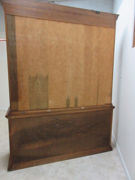 Hickory outlet china cabinet