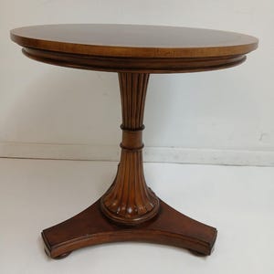 Ethan Allen Townhouse Round Pedestal End Table