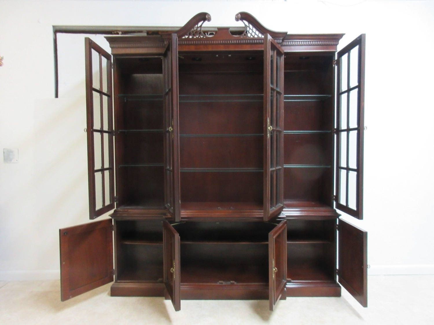 Hickory Chair Co. Mahogany Chippendale China Cabinet Hutch Curio