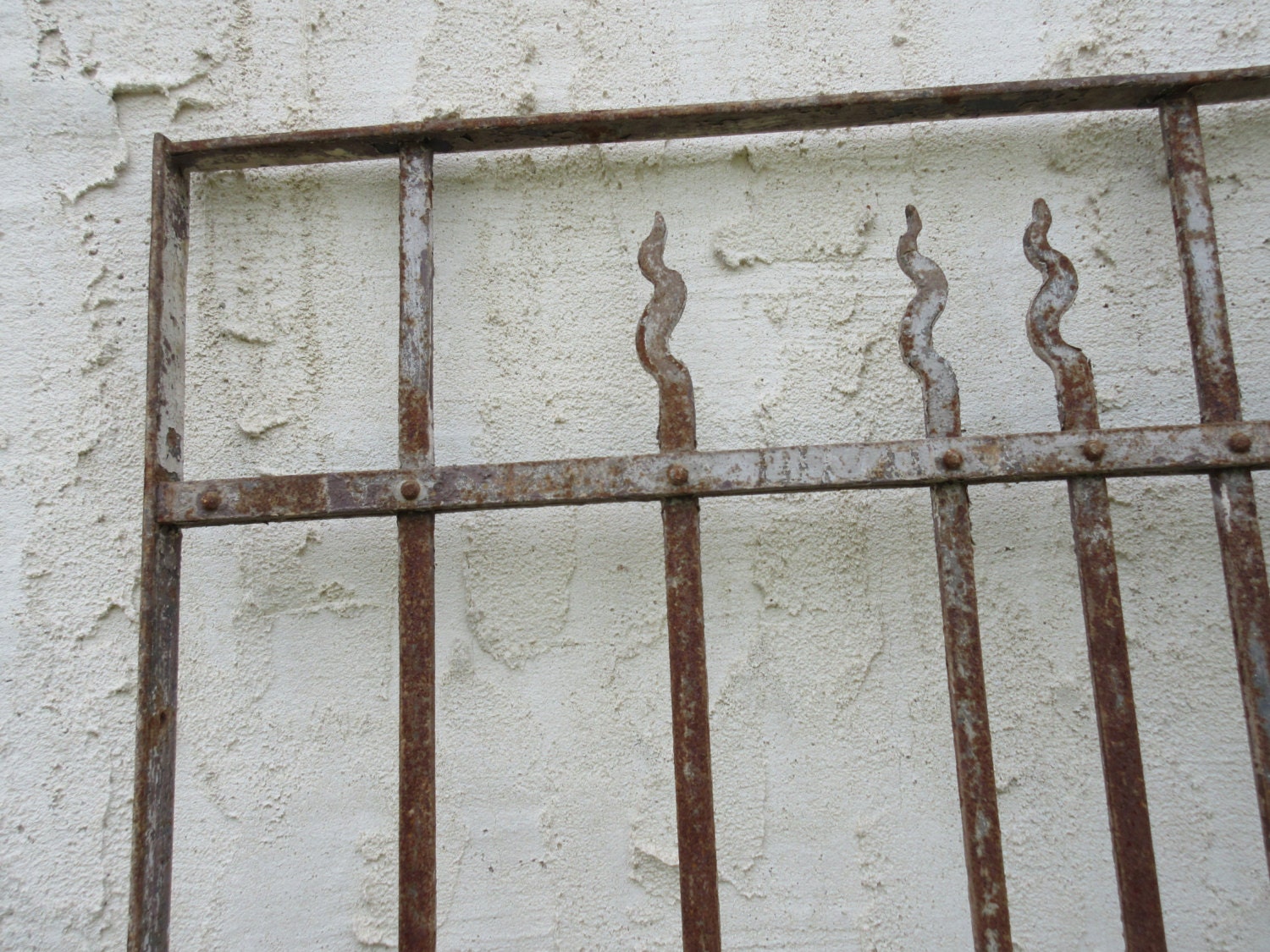 Puerta de hierro victoriana antigua ventana cerca de la puerta | Etsy