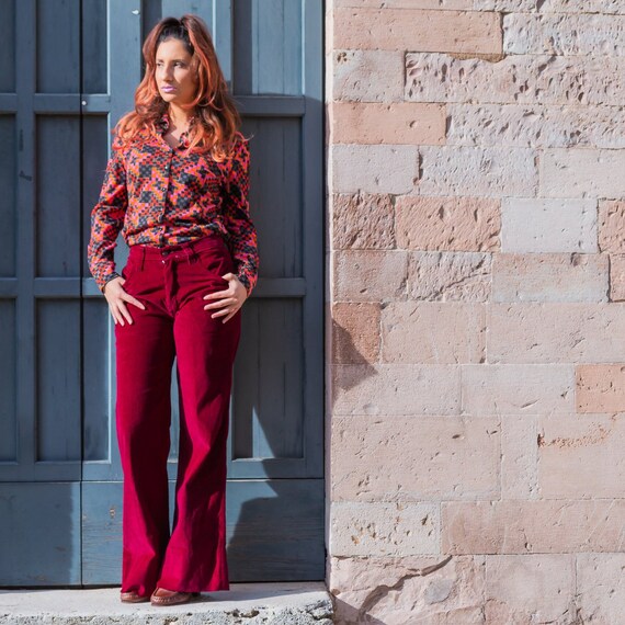 Pantaloni a zampa bordeaux sale