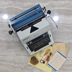 ULTRA RARE! Vintage Optima typewriter with Arabic font / Mint Condition / New old stock