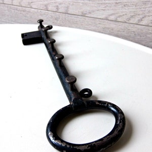 Metal key hanger