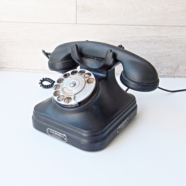 Black bakelite phone used by Yugoslav Post