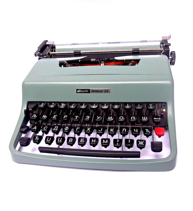 Olivetti Lettera 32 Typewriter With Cyrillic Font