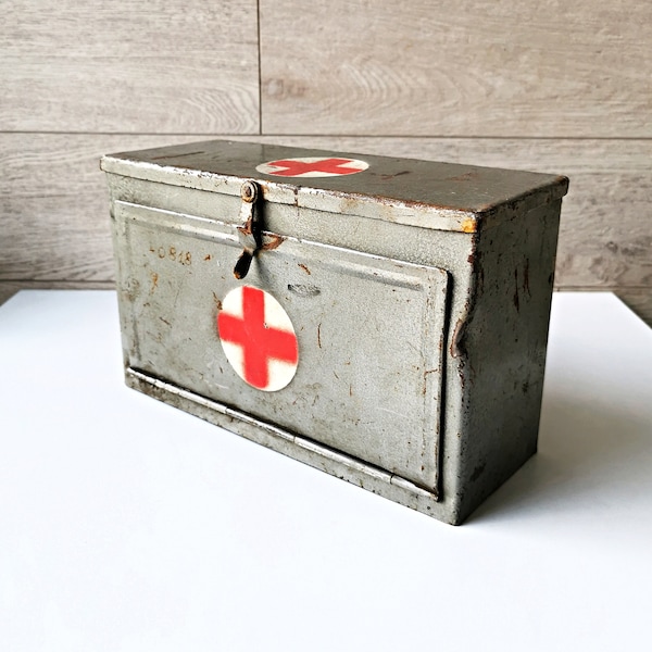 Vintage JNA (Yugoslav National Army) first aid kit box