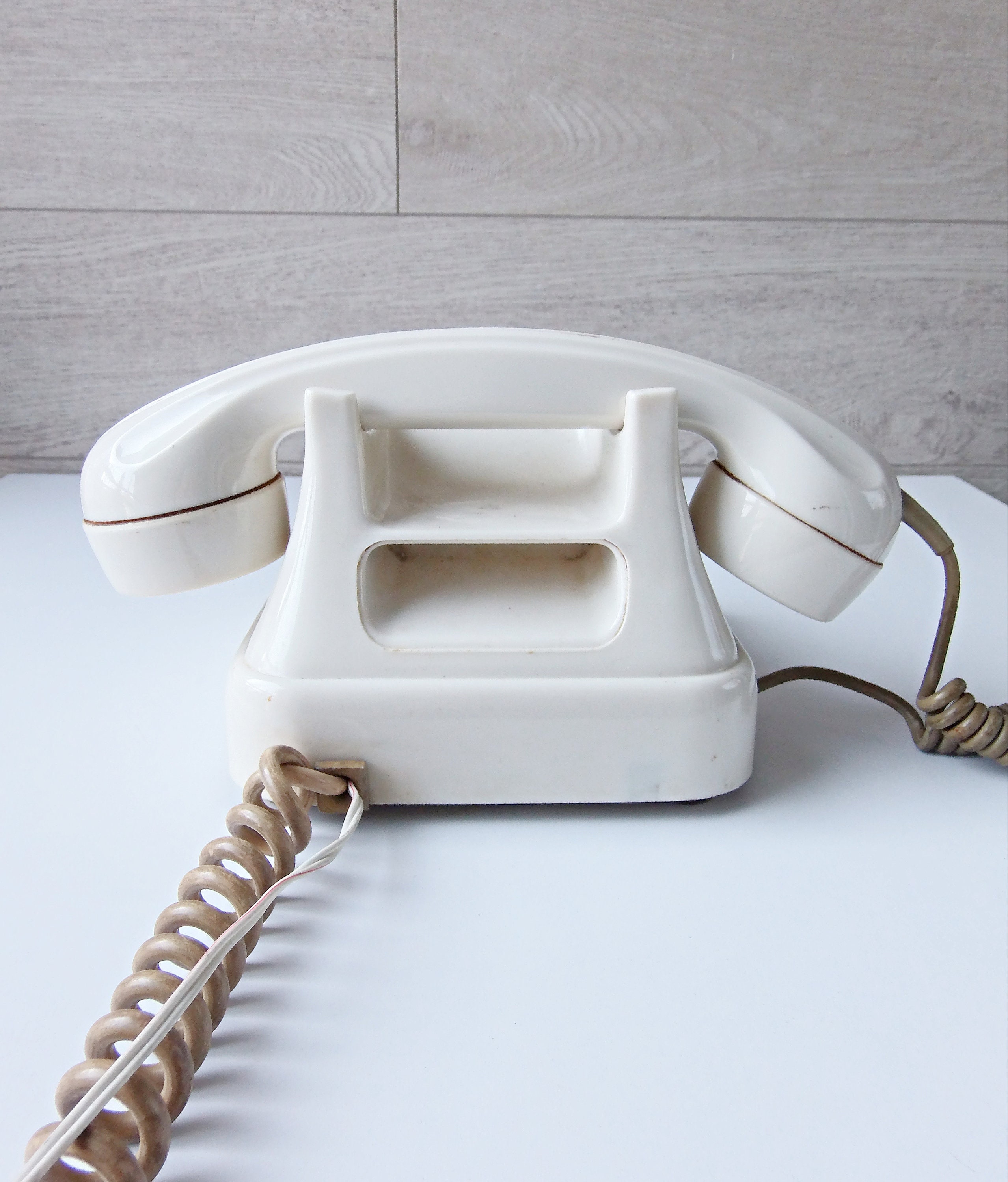 Téléphone Vintage Bakélite Noir à Cadran – Marque Iskra ATA 1, Yougoslavie Années 60 – Pièce De Collection