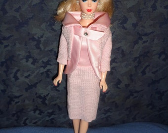 excellent-vintage tagged reproduction 1997 BARBIE -lovely ensemble-francie,tammy,cissette, tiny kitty, most 10 » to 12 » dolls-