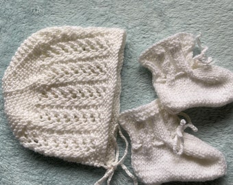 White baby bonnet and booties set, new baby gift, baby shower gift, knitted baby booties, 0-6 month baby clothes