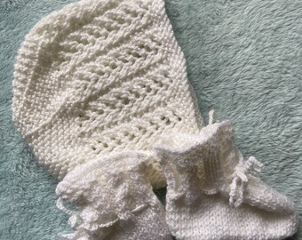 WHITE BABY BONNET and booties set, new baby gift, baby shower gift idea, baby hat and socks