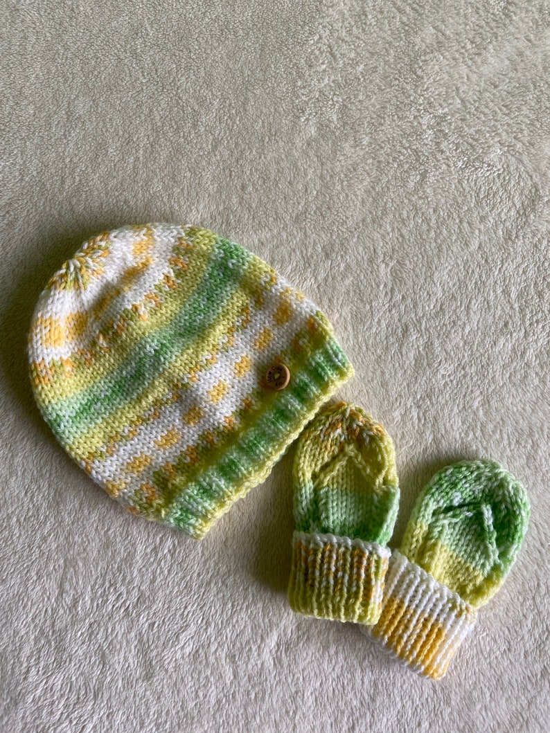 rainbow baby hat knitted baby clothes knitted baby mittens size 0-6 months yellow baby hat green baby hat Knitted baby hat