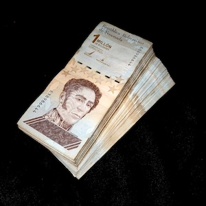 300 pcs x Venezuela 1 million Bolivares banknotes / CIRCULATED