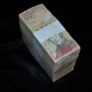 1000 pcs x Ven 100 Bolivares banknotes / CIRCULATED