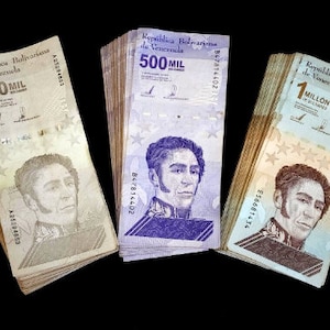 300 pcs of Ven banknotes- 100 x 200,000 /500,000 & 1 Million Bolivares-CIRCULATED