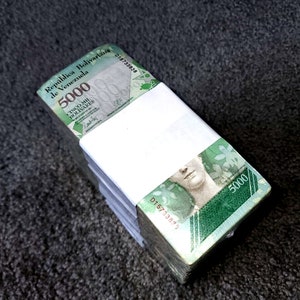 1000 pcs x Ven 5000 Bolivares banknotes / CIRCULATED