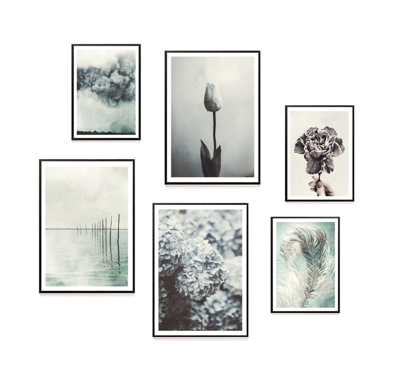 Peut inclure: Un mur de galerie avec six impressions encadr&eacute;es. Les impressions pr&eacute;sentent une vari&eacute;t&eacute; de sujets, notamment un ciel nuageux, une seule tulipe, un bouquet de fleurs, un hortensia, une plume et une vue sur un lac avec des poteaux en bois.