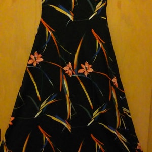 70s Hawaiian Style Flower Pattern Maxi Dress/Maxi Dress/Vintage Flower Maxi Dress/Floral Dress/Floral Maxi Dress image 2