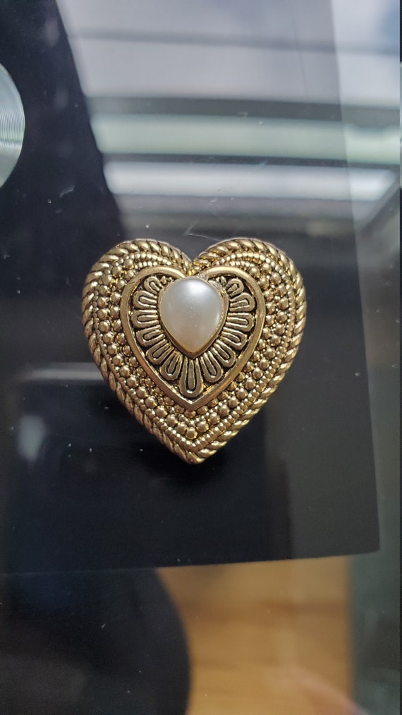 Vintage Filigree Faux Pearl Heart Brooch/Heart Pi… - image 1