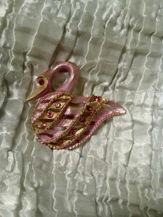 50s/60s Pink Swan Brooch/Costume Jewelry/Pink Swa… - image 1