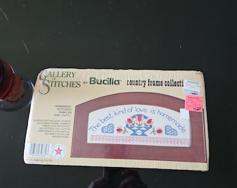 Bucilla Gallery Stitches Kreuzstichpackung "The Best Kind Of Love Is Homemade"