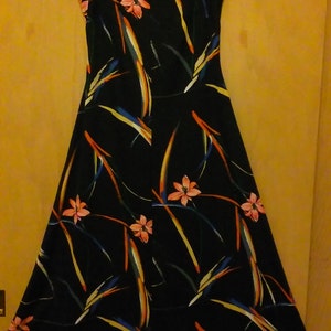 70s Hawaiian Style Flower Pattern Maxi Dress/Maxi Dress/Vintage Flower Maxi Dress/Floral Dress/Floral Maxi Dress