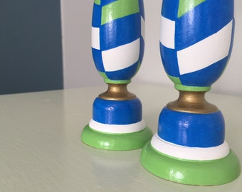 Candelabros de madera pintados a mano: decoración náutica geométrica (juego de 2)