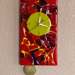 Red Crackle Pendulum Glass Wall Clock