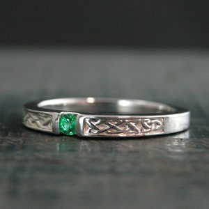 Men's Engagement Ring Celtic Band Emerald Ring Men's Celtic Band Women's Celtic Wedding Ring Celtic Knot Ring Irish Wedding Band Silver