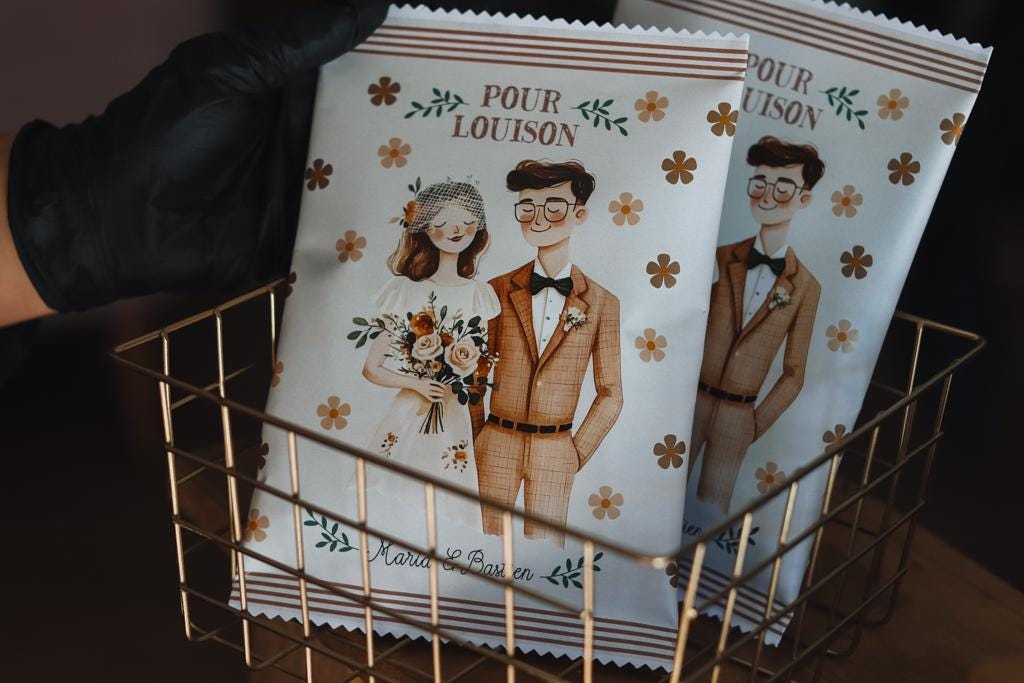 Pochettes surprises de bonbons pour mariage personnalisées