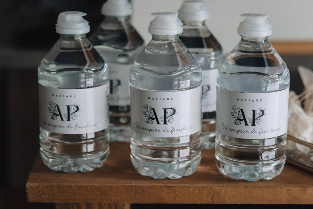 Étiquettes Élégantes pour Bouteilles d’Eau Personnalisées