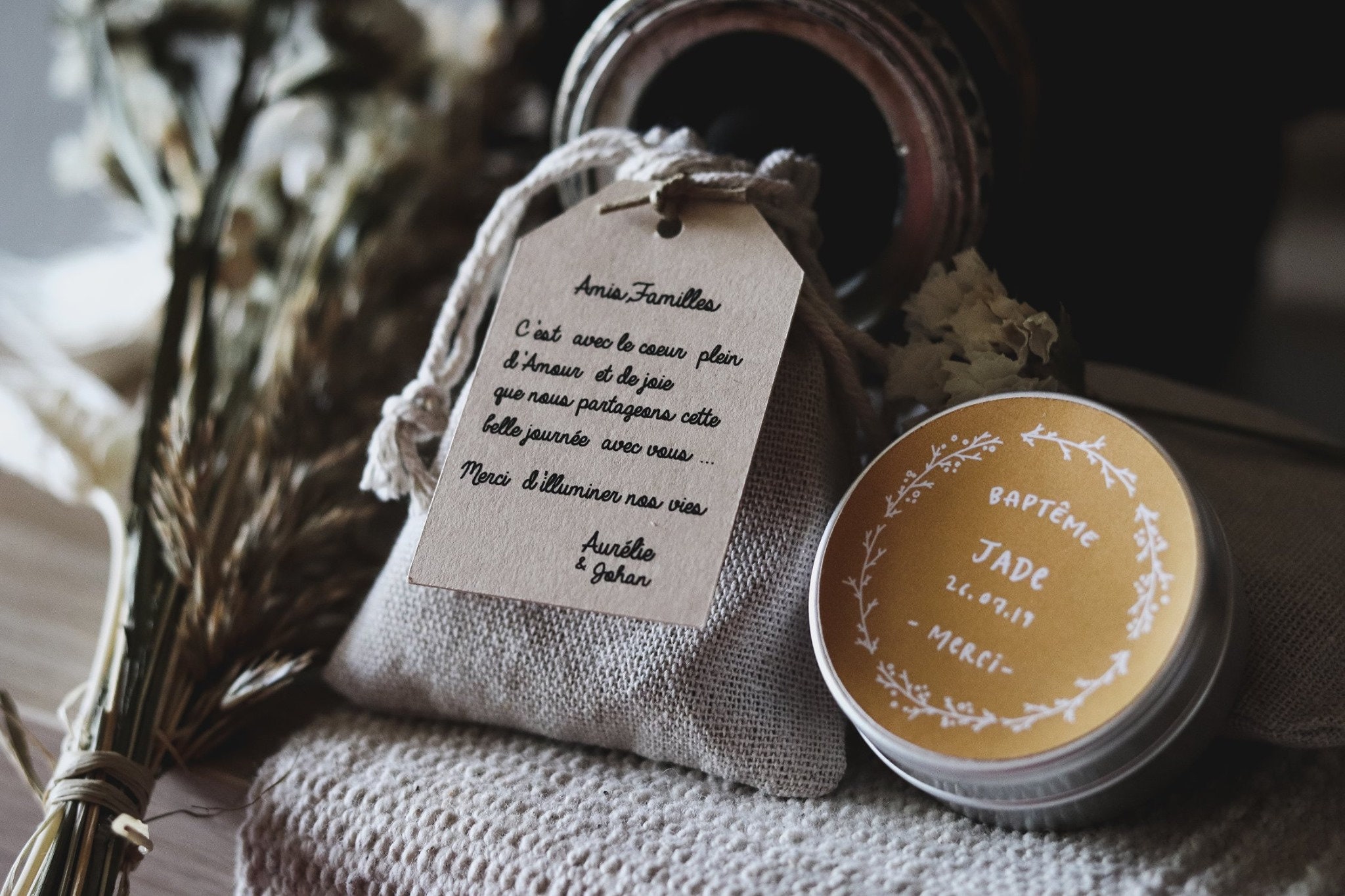 Bougies parfumées personnalisées en pochette pour invités