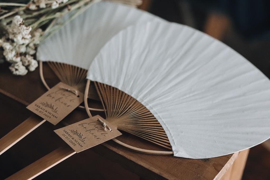 Éventails personnalisés pour invités élégants