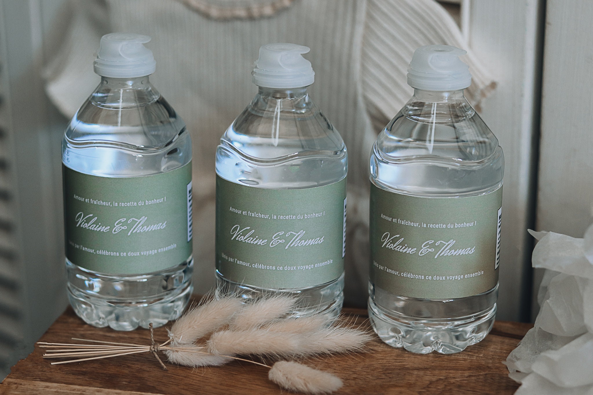 Étiquettes Personnalisées pour Bouteilles d'Eau : Une Touche d'Élégance pour Vos Moments Spéciaux !