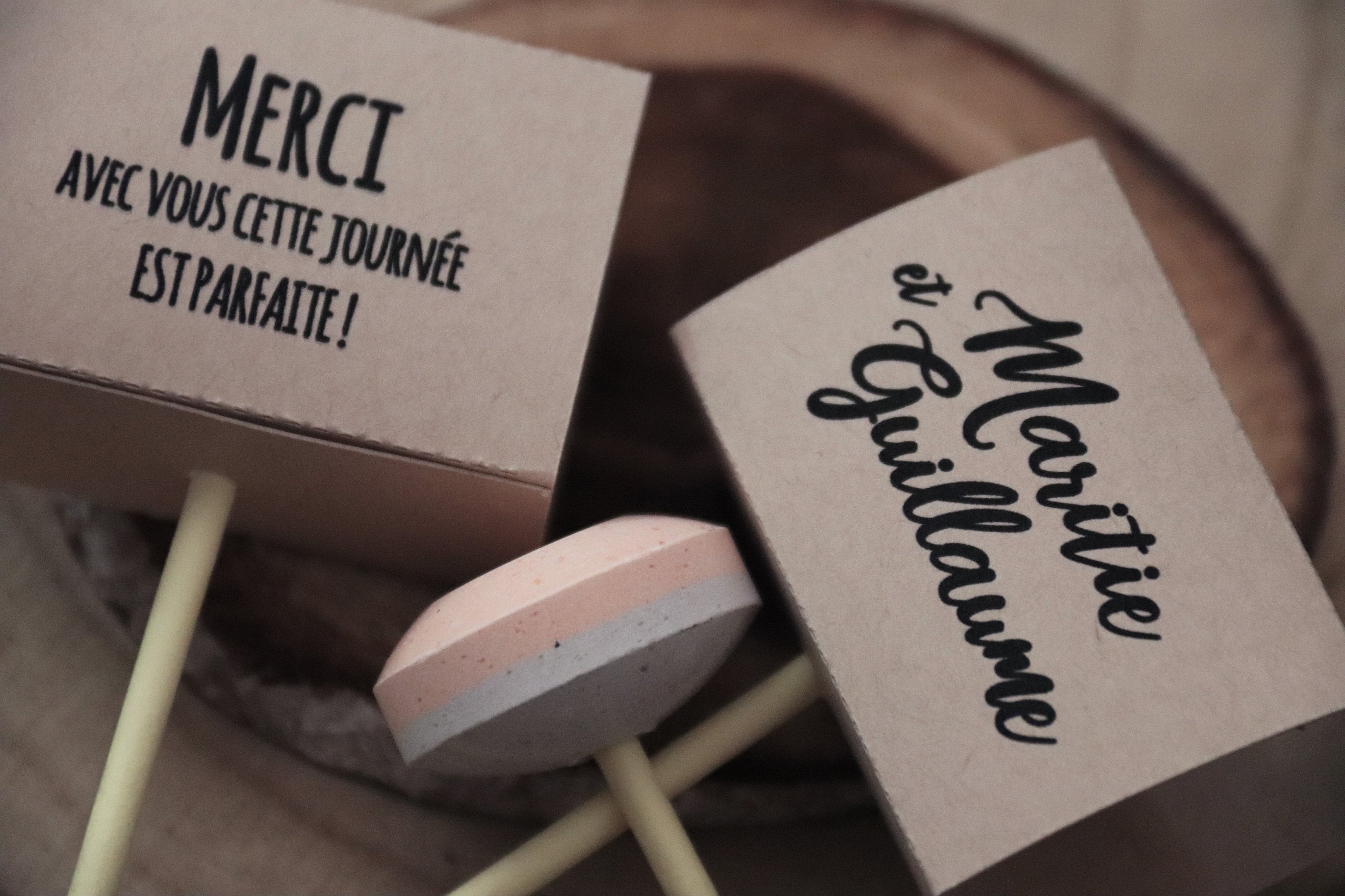 Sucettes personnalisées pour vos invités – minimum 20 pièces