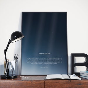 The Pale Blue Dot Print, Carl Sagan Zitat, Poster, Druck, Inspirationszitat, Erde, Astronomie, minimalistisch, Wandkunst, Wohnkultur Bild 1