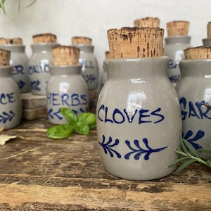 ヴィンテージのボーモントブラザーズ製スパイスジャー、コルク栓付きミニ陶器製保存容器、アメリカ国内送料無料