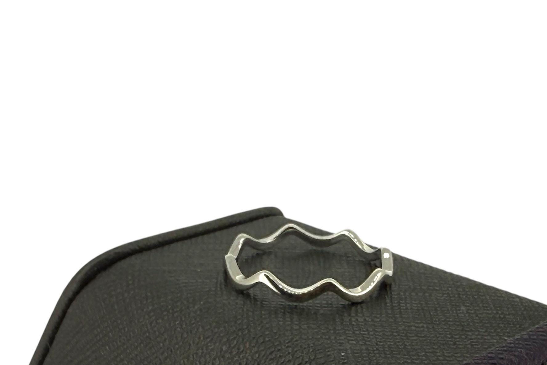 Dainty Wavy 925 Sterling Silver Ring