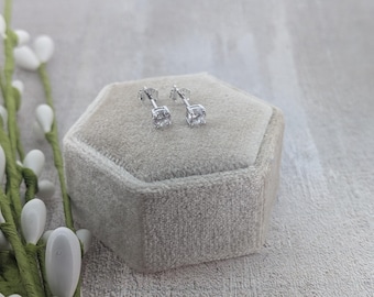 Minimalist Cubic Zirconia Stud Earrings: 925 Sterling Silver 4mm