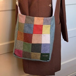Wolltasche, Crossbody, Beuteltasche, Magnetknopfverschluss, Upcycled, Recycled, handgemacht, Unikat, langer Schultergurt