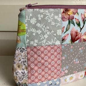 Patchwork make-up bag, handmade and fully lined with zipper, multicolour.