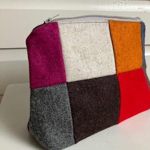 Patchwork make-up bag, handmade and fully lined with zipper, multicolour.
