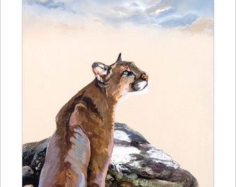 Könnte beinhalten: Ein Gemälde eines braunen Pumas, der auf einem Felsen sitzt und in einen bewölkten Himmel blickt. Das Gemälde trägt den Titel "Confluence" und ist mit "J W Baker" signiert.