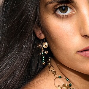Zarte Ohrringe, baumeln Ohrringe, kleine Spirale Ohrringe, Sommer-Schmuck, Geschenk für sie, Geschenk für Mama, passende Halskette erhältlich.