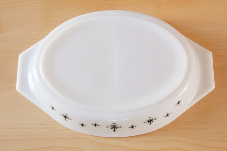 Vintage Pyrex Promotional Black Compass 1.5 Quart Divided Casserole Dish