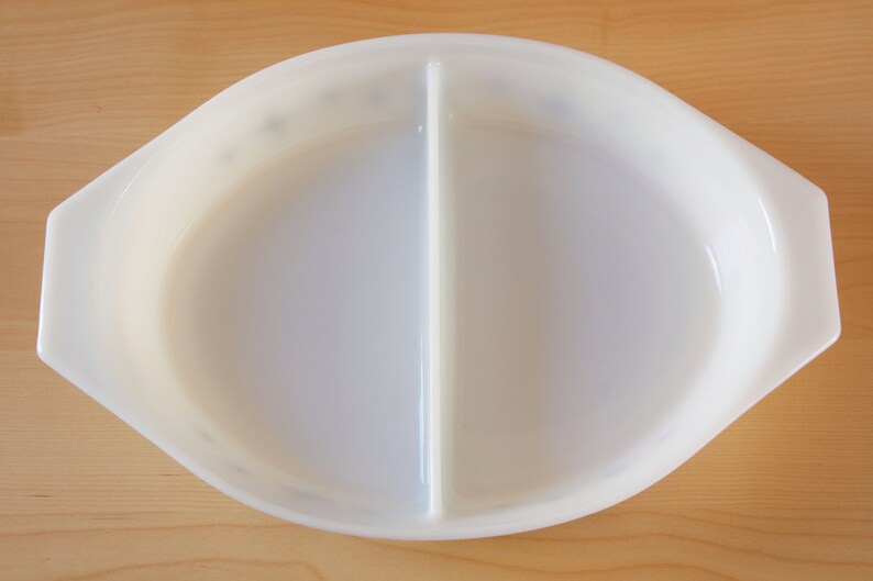 Vintage Pyrex Promotional Black Compass 1.5 Quart Divided Casserole Dish