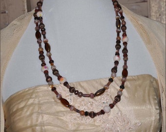 Collar extra largo, cuentas de doble hebra, cuentas de latón antiguas, collar de marfil, collar de melocotón, collar de 54 pulgadas, collar de crema