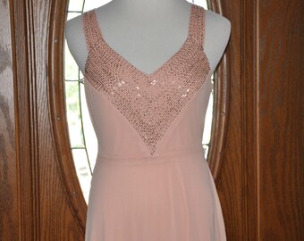 Forever 21 Peach V-Neck Beaded Formal Evening Gown, Pastel Peach Beaded Formal Gown, Beaded Peach Gown, Sz 2 Beaded Evening Gown