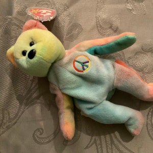 Ty Peace Beanie baby, 1996. Sällsynt med etikettfel. Nyskick.