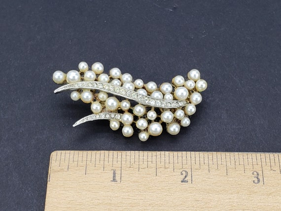 Vintage Signed ART Rhinestone and Pearl Clusters … - image 4