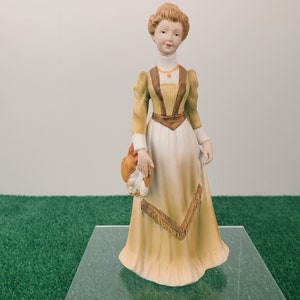 Lefton Porcelain Lady with Hat Figurine KW2623  1950&#39;s Circa